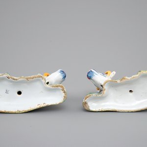 Une paire de vaches en faïence de Delft polychrome, 18ème — photo 6