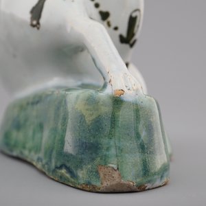 Une paire de vaches en faïence de Delft polychrome, 18ème — photo 10