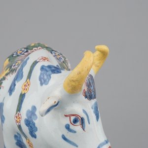 Une paire de vaches en faïence de Delft polychrome, 18ème — photo 13