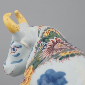 Une paire de vaches en faïence de Delft polychrome, 18ème — photo 14