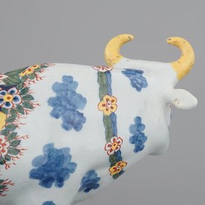 Une paire de vaches en faïence de Delft polychrome, 18ème — photo 15