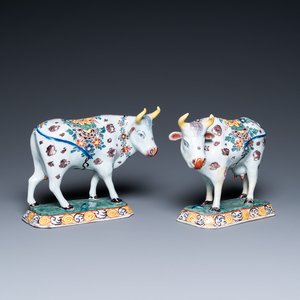 Une paire de vaches en faïence polychrome de Delft, 18ème — photo 1
