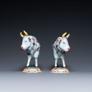 Une paire de vaches en faïence polychrome de Delft, 18ème — photo 3