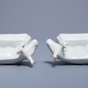 Une paire de vaches sur bases en faïence blanche de Delft, 18ème — photo 7