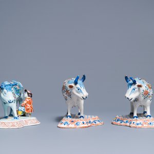 Une paire de vaches sur bases et une au trayeur en faïence polychrome de Delft, 19ème — photo 3