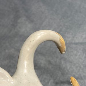 Une paire de vaches sur tertres en faïence blanche de Delft, 18ème — photo 19