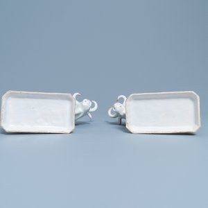 Une paire de vaches sur tertres en faïence blanche de Delft, 18ème — photo 7