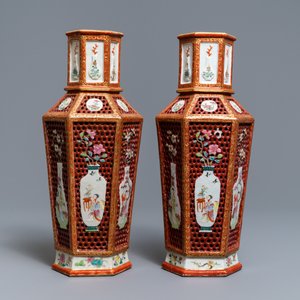 Une paire de vases à double parois en porcelaine de Chine famille rose, Yongzheng — photo 6