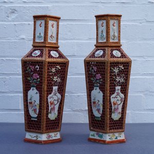 Une paire de vases à double parois en porcelaine de Chine famille rose, Yongzheng — photo 10