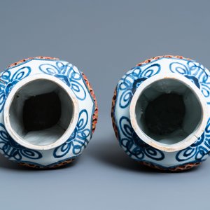 Une paire de vases ajourés en porcelaine Arita de Japon en bleu et blanc, Edo, 17/18ème — photo 6
