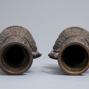 Une paire de vases archaïques en bronze, Chine, 19ème — photo 5