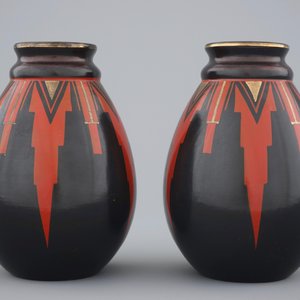 Une paire de vases art deco géométriques, Saint-Ghislain, Belgique, vers 1930 — photo 2