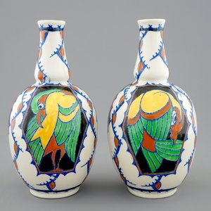 Une paire de vases au décor de perroquets de Charles Catteau pour Boch Kéramis, 1ère moitié du 20ème — photo 2