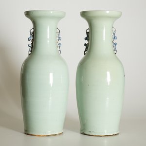 Une paire de vases aux grues en porcelaine de Chine en bleu et blanc sur fond céladon, 19ème — photo 9