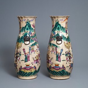 Une paire de vases aux guerriers en grès de Nankin, Chine, 19ème — photo 4