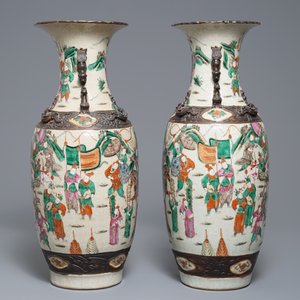 Une paire de vases aux guerriers en grès de Nankin, Chine, 19ème — photo 2
