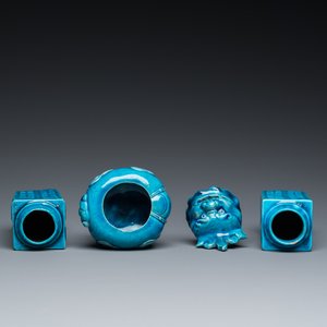 Une paire de vases cong en porcelaine de Chine en turquoise monochrome et un brûle-parfum en forme de luduan, 19/20ème — photo 6