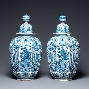 Une paire de vases couverts en faïence de Delft en bleu et blanc, 1er quart du 18ème — photo 4