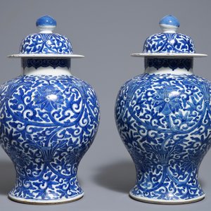 Une paire de vases couverts en porcelaine de Chine bleu et blanc, 19ème — photo 2