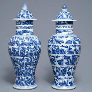 Une paire de vases couverts en porcelaine de Chine bleu et blanc, Kangxi — photo 2