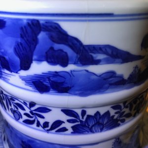 Une paire de vases couverts en porcelaine de Chine bleu et blanc, Kangxi — photo 28