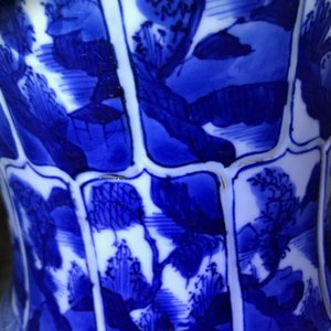Une paire de vases couverts en porcelaine de Chine bleu et blanc, Kangxi — photo 37