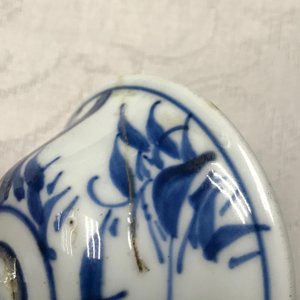 Une paire de vases couverts en porcelaine de Chine bleu et blanc, Kangxi — photo 8