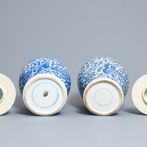 Une paire de vases couverts en porcelaine de Chine bleu et blanc, Kangxi — photo 6