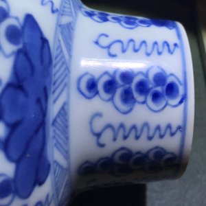Une paire de vases couverts en porcelaine de Chine bleu et blanc, Kangxi — photo 13