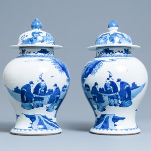 Une paire de vases couverts en porcelaine de Chine en bleu et blanc, 19ème — photo 4