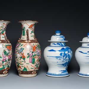 Une paire de vases couverts en porcelaine de Chine en bleu et blanc et une paire de vases dit 'de Nankin', 19ème — photo 5
