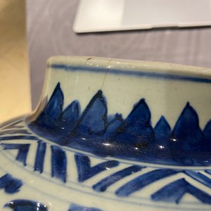 Une paire de vases couverts en porcelaine de Chine en bleu et blanc, Kangxi — photo 13