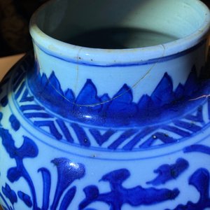 Une paire de vases couverts en porcelaine de Chine en bleu et blanc, Kangxi — photo 15