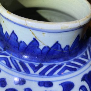 Une paire de vases couverts en porcelaine de Chine en bleu et blanc, Kangxi — photo 16