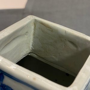 Une paire de vases couverts en porcelaine de Chine en bleu et blanc, Kangxi — photo 33