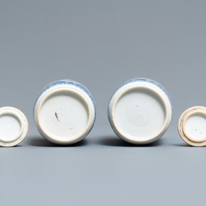 Une paire de vases couverts en porcelaine de Chine en bleu et blanc, Kangxi — photo 6