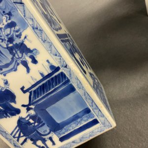 Une paire de vases couverts en porcelaine de Chine en bleu et blanc, Kangxi — photo 19