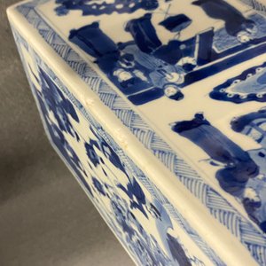 Une paire de vases couverts en porcelaine de Chine en bleu et blanc, Kangxi — photo 23