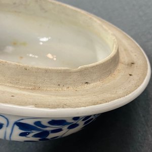 Une paire de vases couverts en porcelaine de Chine en bleu et blanc, Kangxi — photo 17
