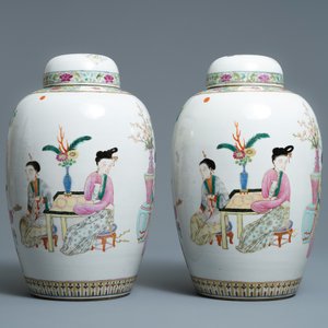 Une paire de vases couverts en porcelaine de Chine famille rose, 19/20ème — photo 2