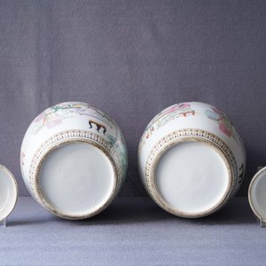 Une paire de vases couverts en porcelaine de Chine famille rose, 19/20ème — photo 10