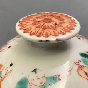 Une paire de vases couverts en porcelaine de Chine famille rose, 19ème — photo 12