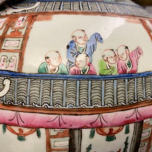 Une paire de vases couverts en porcelaine de Chine famille rose, 19ème — photo 24