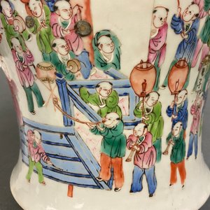 Une paire de vases couverts en porcelaine de Chine famille rose, 19ème — photo 27