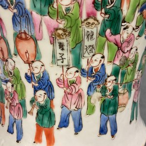 Une paire de vases couverts en porcelaine de Chine famille rose, 19ème — photo 29