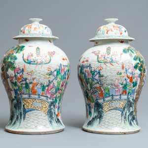 Une paire de vases couverts en porcelaine de Chine famille rose, 19ème — photo 3