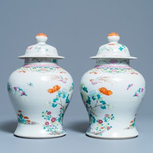 Une paire de vases couverts en porcelaine de Chine famille rose, 19ème — photo 4