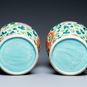 Une paire de vases couverts en porcelaine de Chine famille rose à décor d'un dragon et d'un phénix, 19ème — photo 5