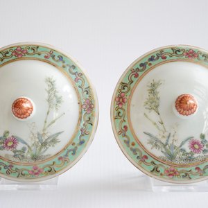 Une paire de vases couverts en porcelaine de Chine famille rose aux cailles, République, 20ème — photo 11
