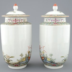 Une paire de vases couverts en porcelaine de Chine famille rose aux cailles, République, 20ème — photo 3